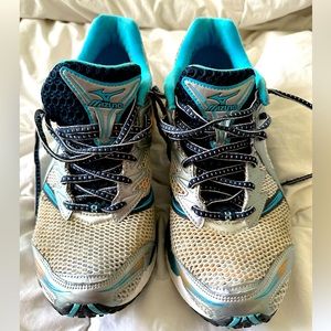 Mizuno Wave Prophecy Women's Size 9.5 Silver Blue
Running Shoes Sneakers.